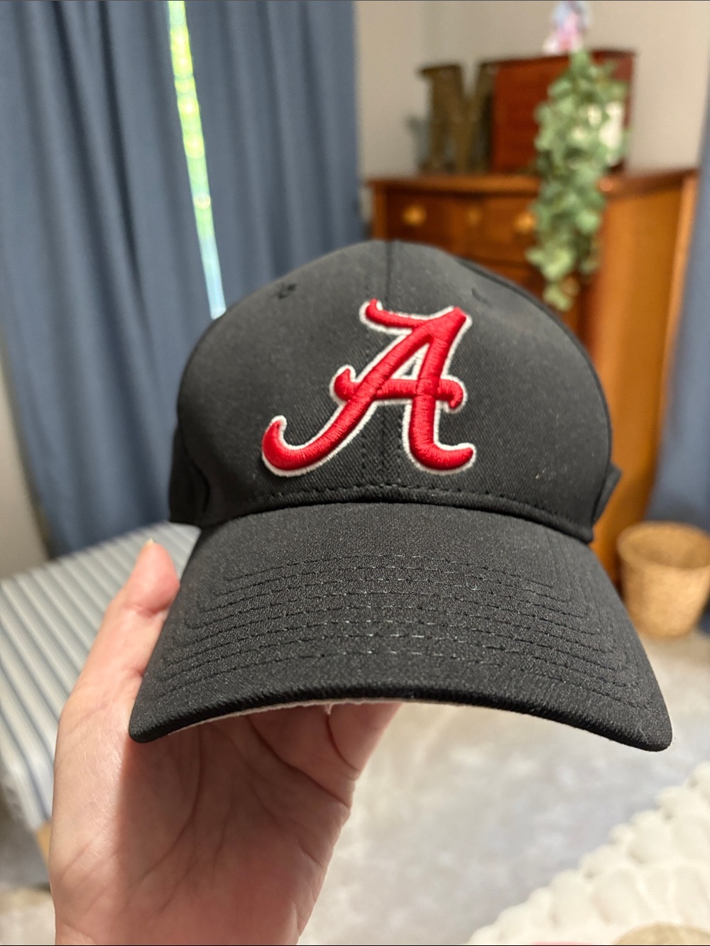 Under Armour Black Baseball Cap with Alabama logo
